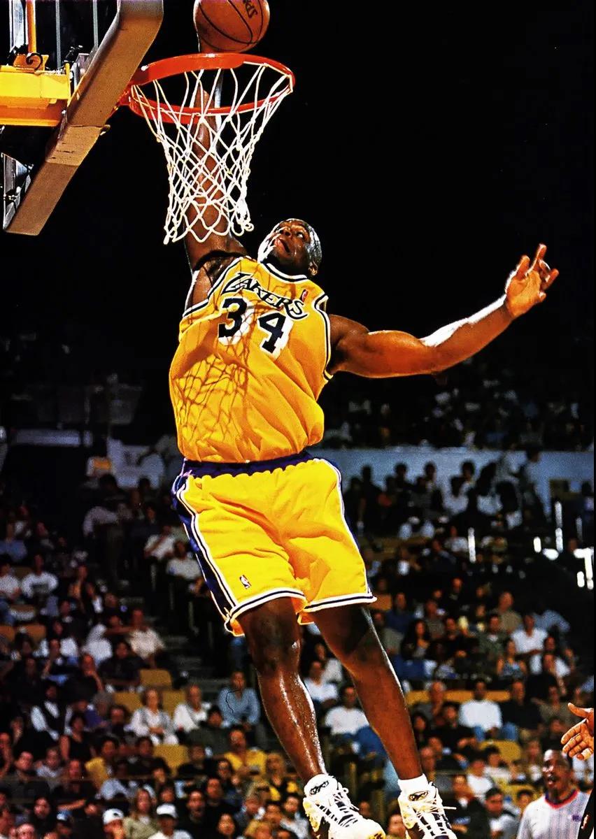 352
